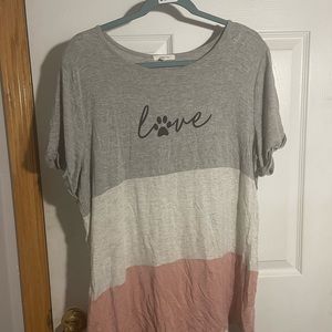 Maurices “Love” paw print tee size XL